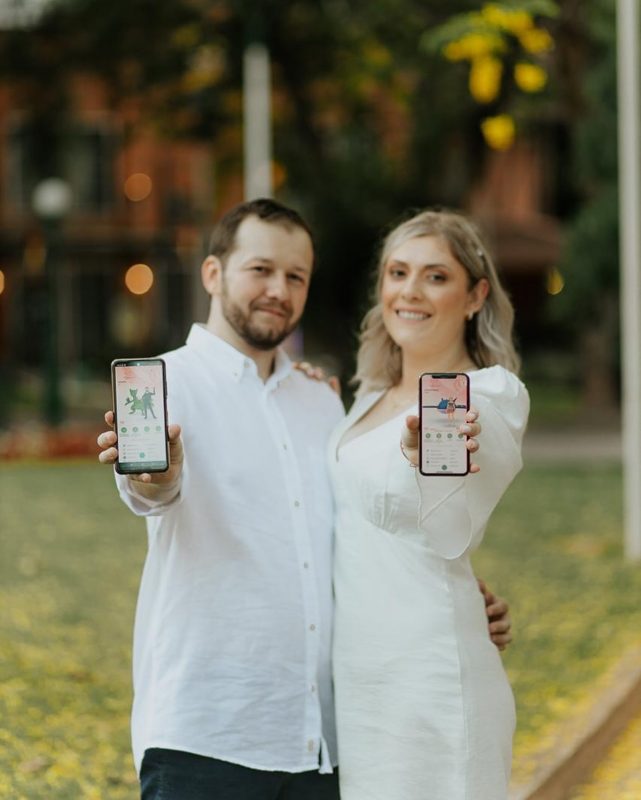 Casal que se conheceu pelo Pokémon GO