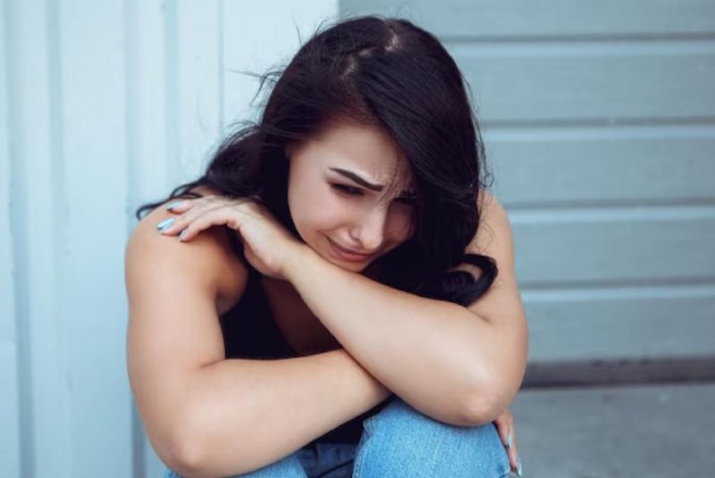 na foto a mulher mostra como chorar todos os dias de tristeza