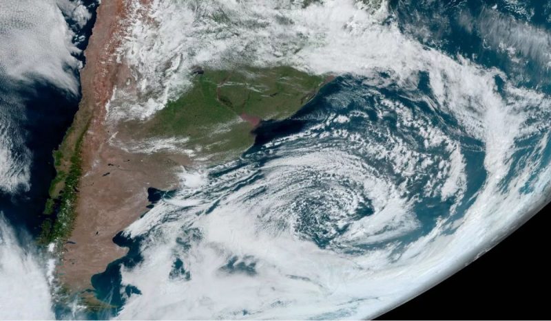 Formação de um ciclone extratropical pode tornar a trazer tempestades para SC