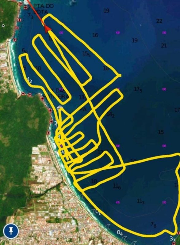 Corpo de Bombeiros procurando jovem que desapareceu após afogamento na praia dos Ingleses