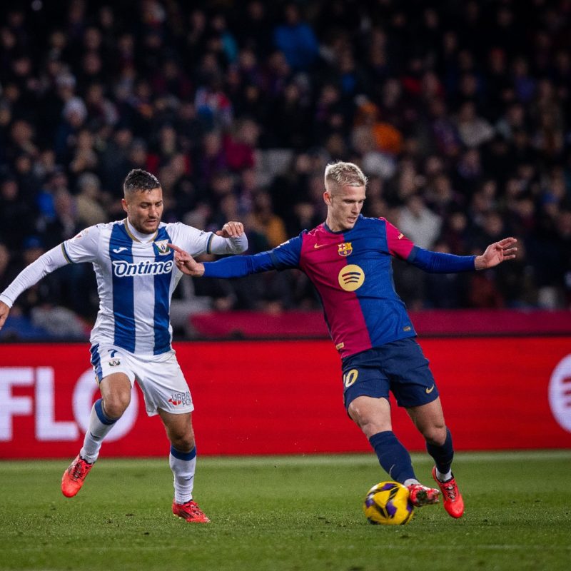 Dani Olmo aguarda Barcelona definir a situação