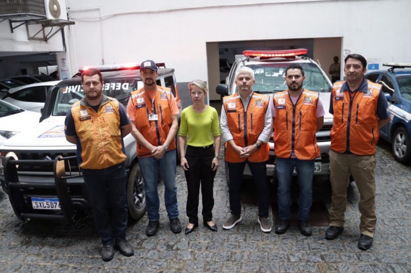 Prefeito e vice de Blumenau junto com a equipe enviada para Balneário Camboriú