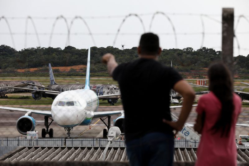 Chanceler colombiano disse que aeronave do país estava "pronta" para buscar cidadãos imigrantes