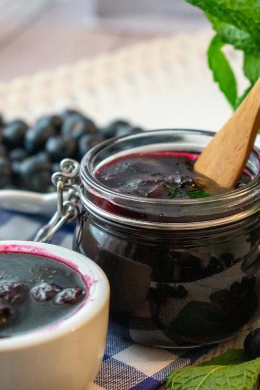 imagem mostra compota pronta; receita acaba com a pressão alta