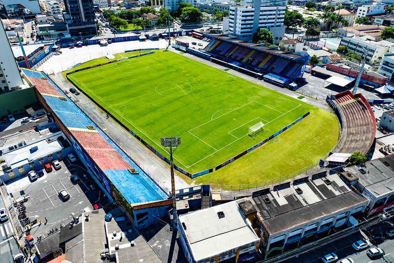 imagem aérea do estádio Dr. Hercílio Luz, o Gigantão das avenidas em Itajaí