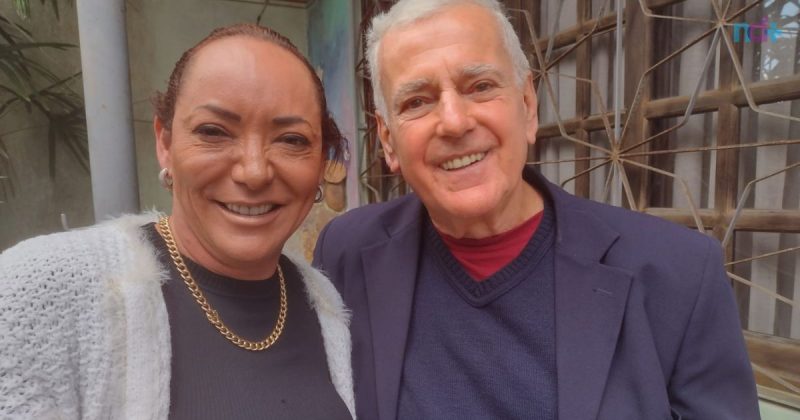 Imagem mostra mãe de vereador Victor Piccolli e esposo, Julian Piccoli