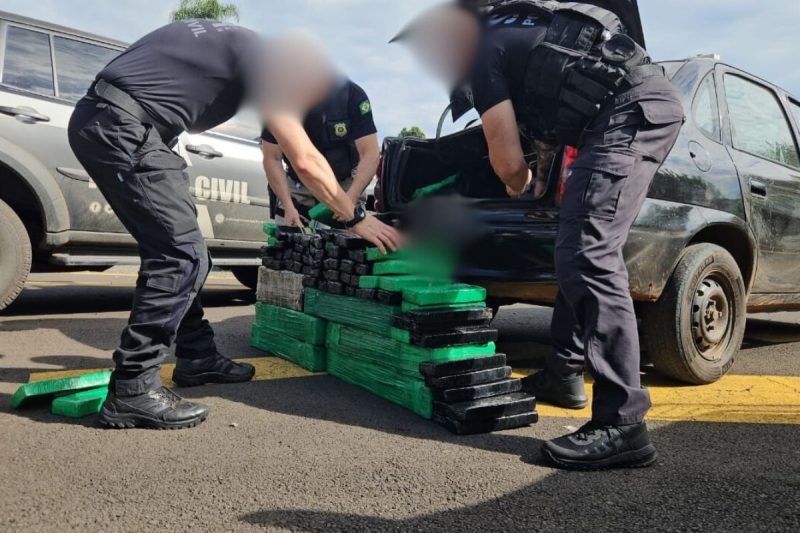 As drogas estavam escondidas dentro do veículo Corsa 