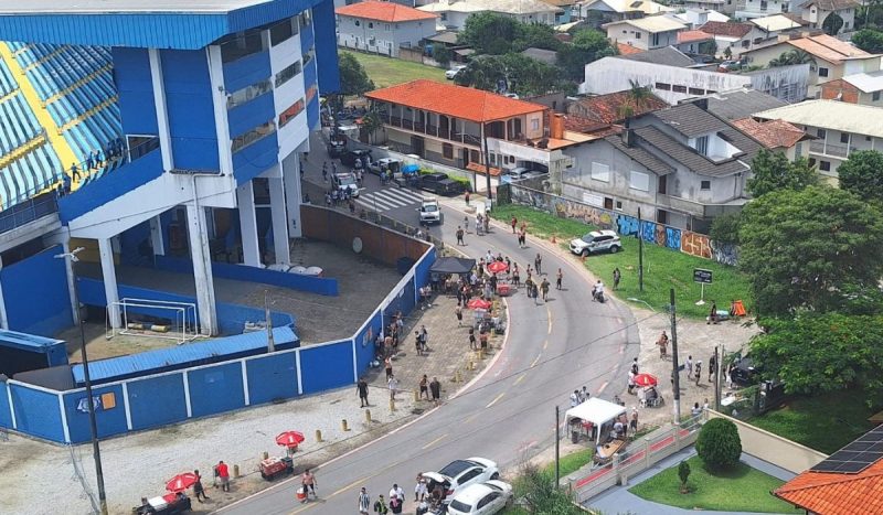 clássico entre Avaí e Figueirense em um sábado de Carnaval