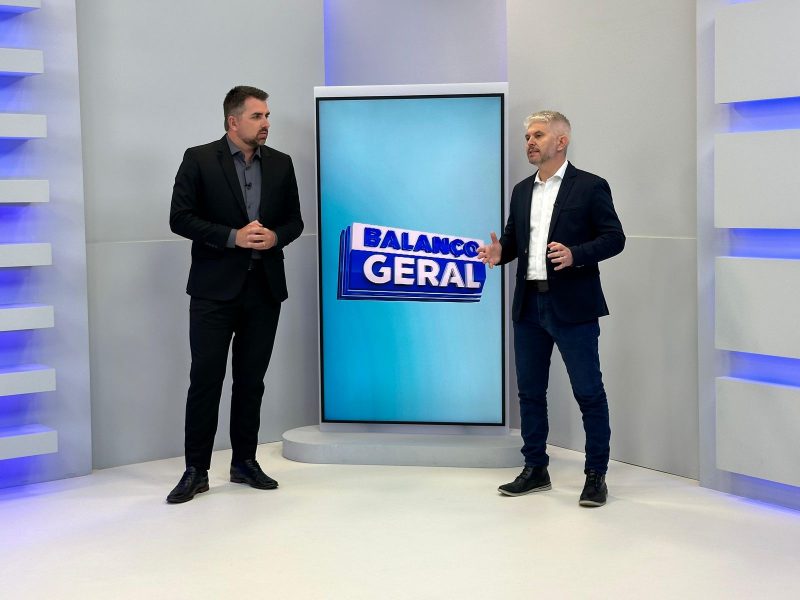 Egidio Ferrari durante entrevista no estúdio do Balanço Geral em Blumenau 