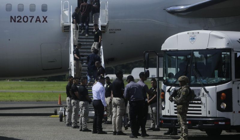 Deportados dos EUA chegarão a BH com aeronave da FAB