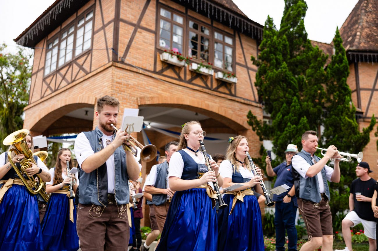 Desfile da Festa Pomerana, aquela que celebra as tradições dos imigrantes em Pomerode - Daniel Zimmermann/DZ Fotografia/ND
