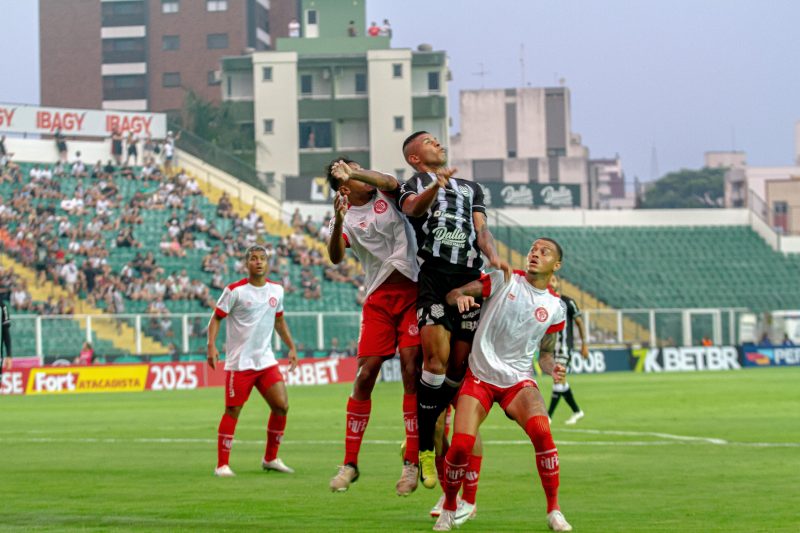 Figueirense sofreu empate no último lance do jogo