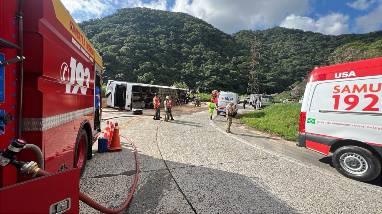 Tombamento de ônibus deixa mais de 40 vítimas na Serra Dona Francisca - Divulgação/Equipes de Resgate/ND