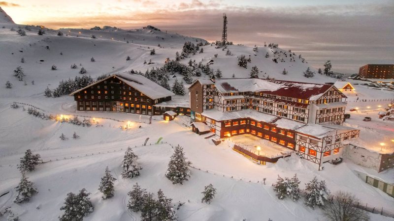 Hotel luxuoso com estação de esqui na Turquia antes do incêndio