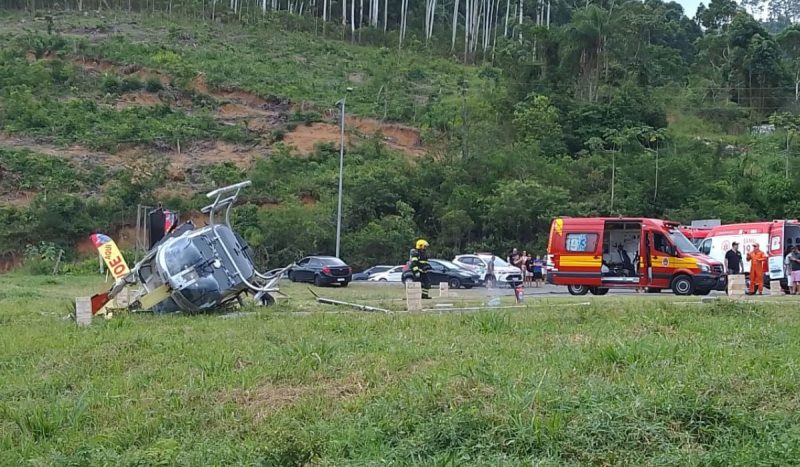 Helicóptero cai nas proximidades do Beto Carrero World, em Penha