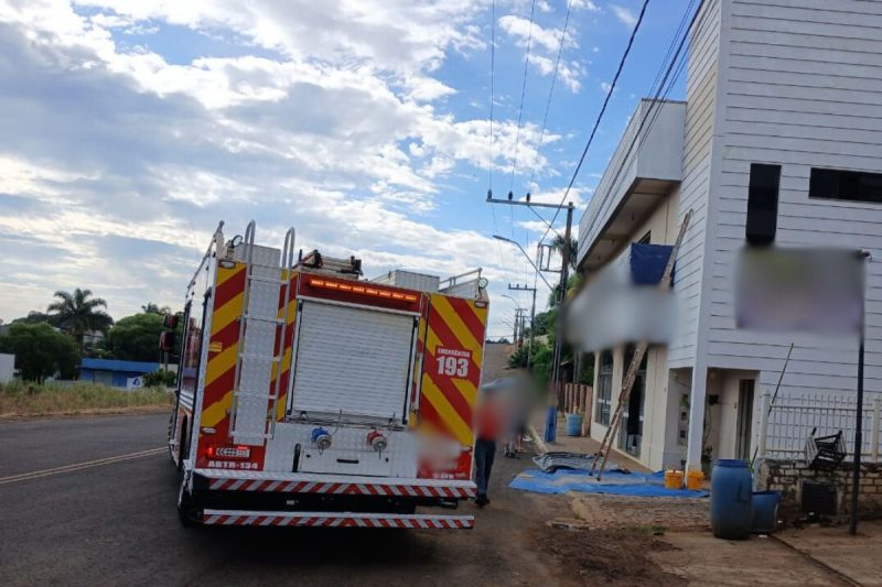 O homem foi socorrido após choque elétrico em Campo Erê