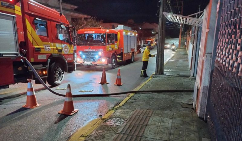 Segundo o CBMSC, vítima, de 68 anos, sofreu ferimentos nos membros superiores