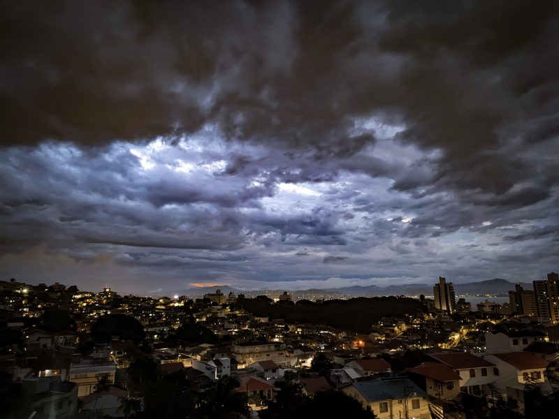 Santa Catarina está sob alerta amarelo para novas chuvas intensas e riscos de alagamentos