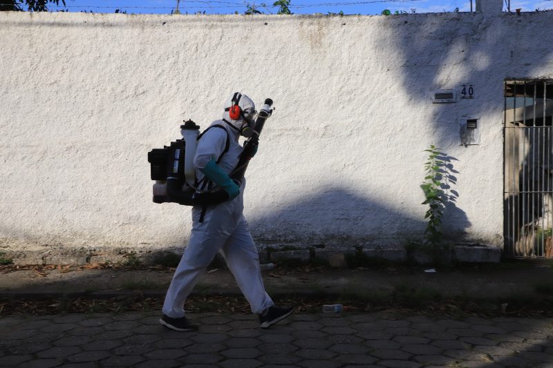 Inseticida aplicado pela Prefeitura de Florianópolis visa efetividade no combate à dengue na capital catarinense - Foto: Marcos Albuquerque/PMF/Divulgação