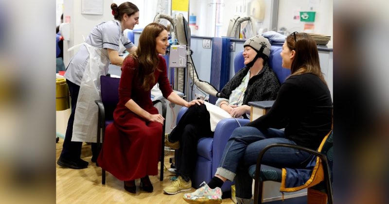 Kate Middleton com pacientes do hospital