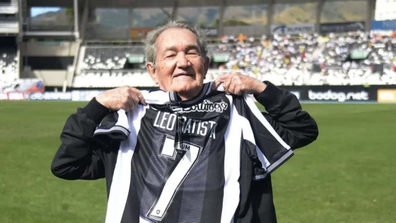 Apaixonado pelo alvinegro carioca, o velório de Leo Batista ocorrerá na sede do clube - Foto: Botafogo FR/Reprodução