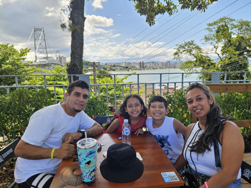 Luis, Luran, Máximo e Cláudia encerraram o passeio no Parque da Luz - Foto: Valeska Loureiro/ND