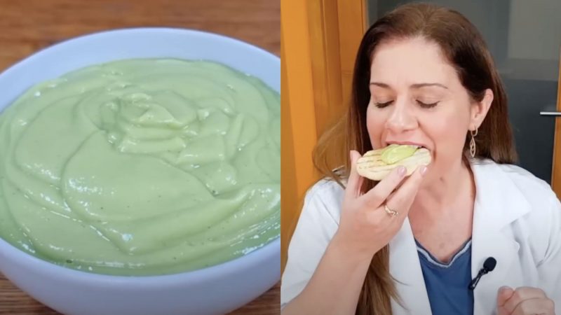 Foto mostra nutricionista comendo pão com maionese verde de abacate 