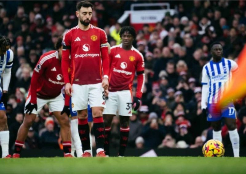 Bruno Fernandes antes de cobrar pênalti para o Manchester United