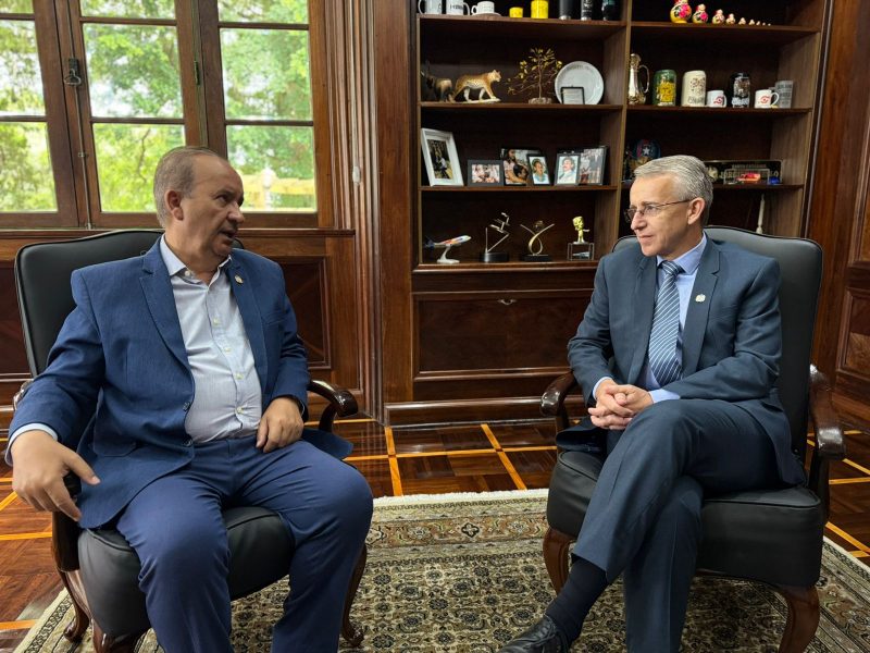 Mário Hildebrandt ao lado do governador de Santa Catarina, Jorginho Mello