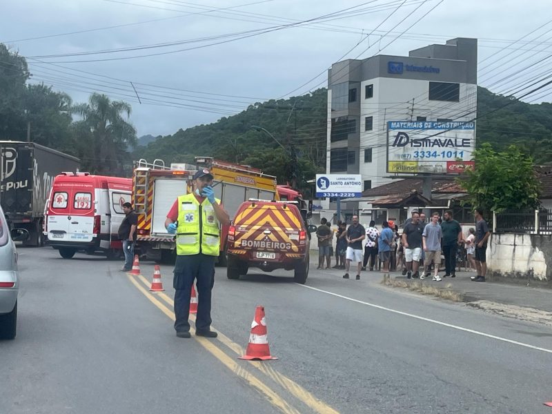 Viaturas do SAMU e dos bombeiros em Blumenau