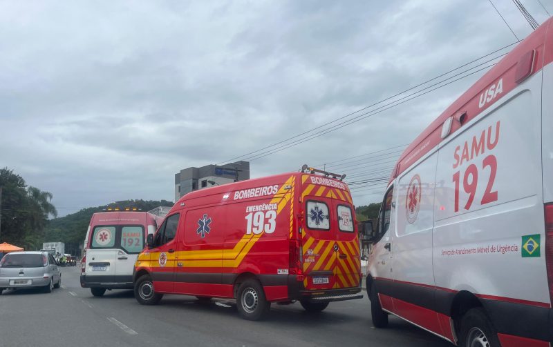 Viaturas do SAMU e dos bombeiros em Blumenau