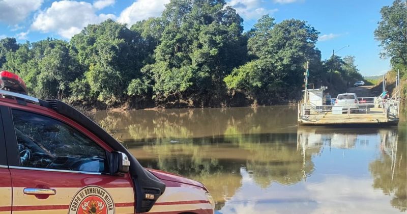 Local onde carro caiu de balsa em SC