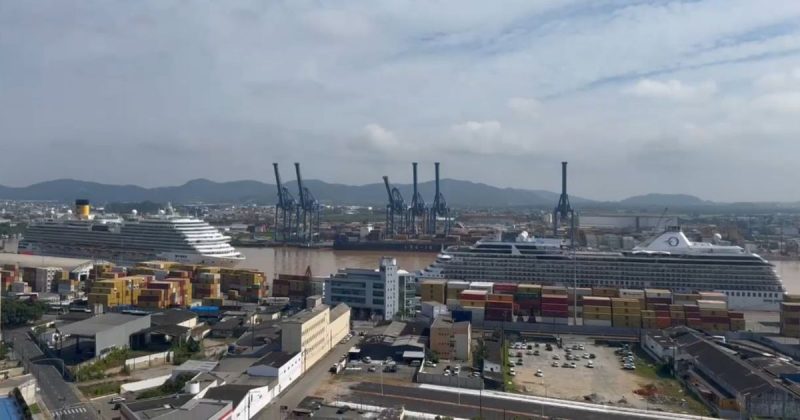 Dois navios de cruzeiro em Itajaí