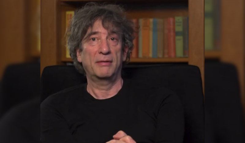 Neil Gaiman é acusado de abuso por oito mulheres