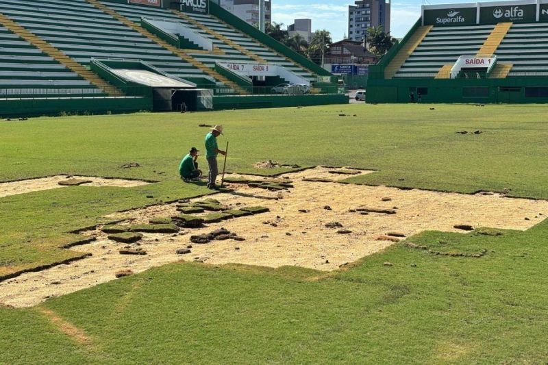 Arena Condá em Chapecó dá início à troca de gramado