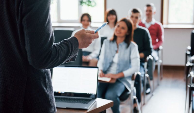 Pé-de-Meia Licenciaturas pagará R$ 1.050 mensais aos estudantes durante o período do curso superior