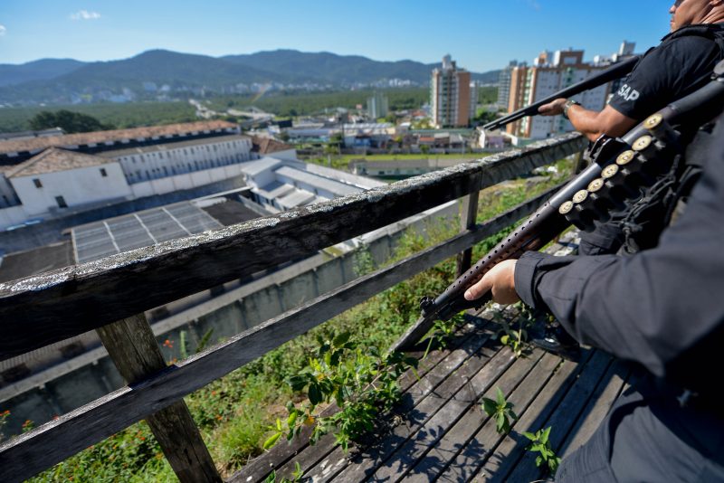 Penitenciária de Florianópolis sob o olhar de policiais penais