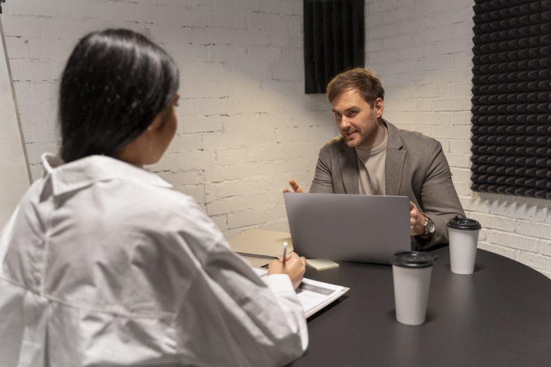 Pessoa hipócrita no trabalho