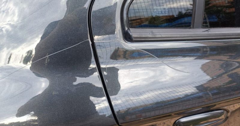 Foto de carro de homem que atropela policial