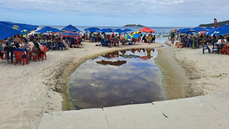 Esgoto na Praia dos Ingleses, em Florianópolis