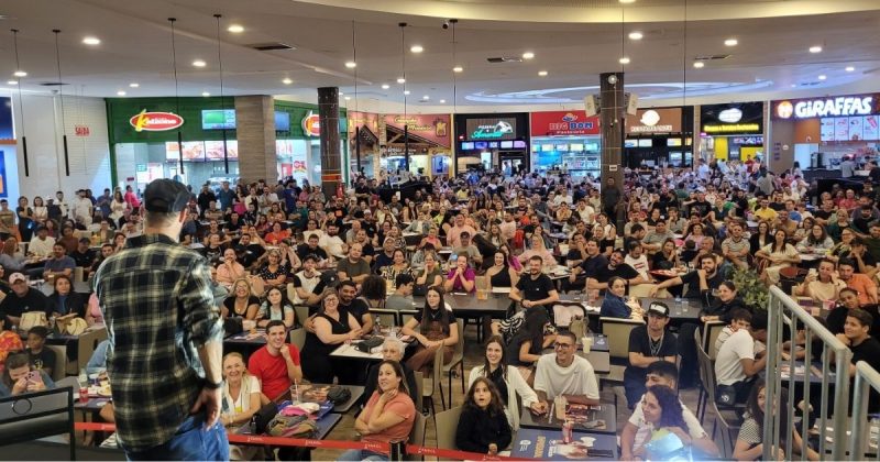 Maurício Meirelles se apresenta no Farol Shopping