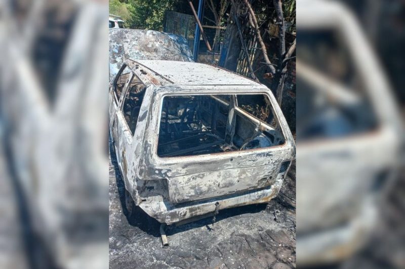 Rixa entre 15 pessoas termina com carro incendiado em Chapecó