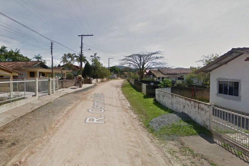 Rua onde filha teria matado pai a facadas na noite de Ano-Novo em Barra Velha