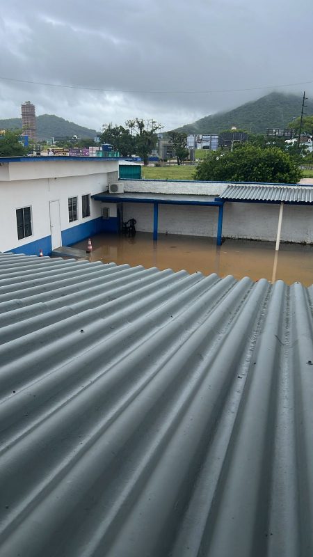 imagem mostra situação da secretaria de educação de Balneário Camboriú