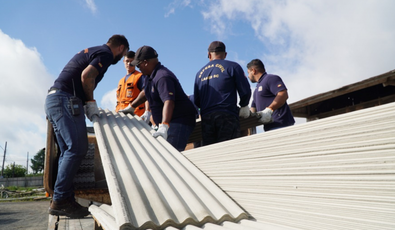 Prefeitura realiza a entrega de mais de 14 mil telhas para afetados por temporal de granizo