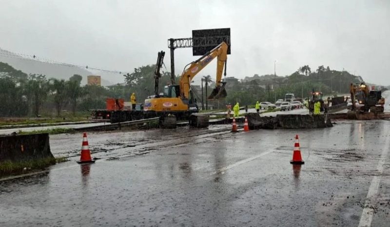 Arteris Litoral Sul liberou uma das faixas da BR-101 com desvio pela marginal Norte