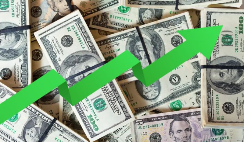 Valor do dólar hoje, foto mostra cédulas com flecha verde apontando para cima