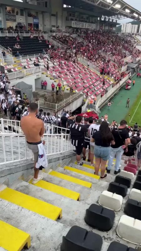 Torcedores do Figueirense na Arena Joinville