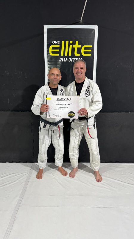 Orgulhoso, doutor Fernando exibe gradua&ccedil;&atilde;o no Jiu-Jitsu – Foto: Arquivo pessoal/ND