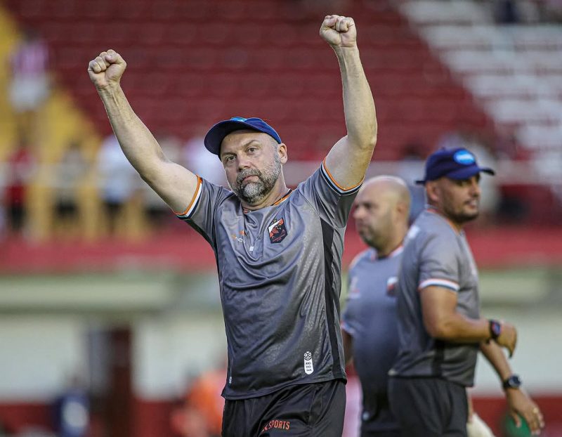 Ademir Fesan, técnico do Santa Catarina